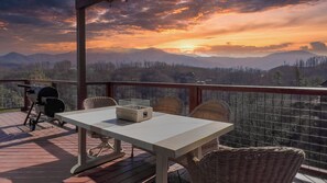Outdoor dining - Swim Spa, Hot Tub, Mountain Views, 5 Bedrooms & Game Room (Gatlinburg)
