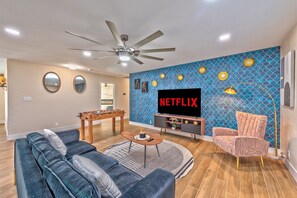 Game room - Luxury Villa 3 Masters 6 B.rooms 4 Bath
Big pool RV parking on 0.5 Acre of fun! (Las Vegas)