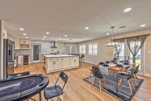 Dining - Luxury Villa 3 Masters 6 B.rooms 4 Bath
Big pool RV parking on 0.5 Acre of fun! (Las Vegas)