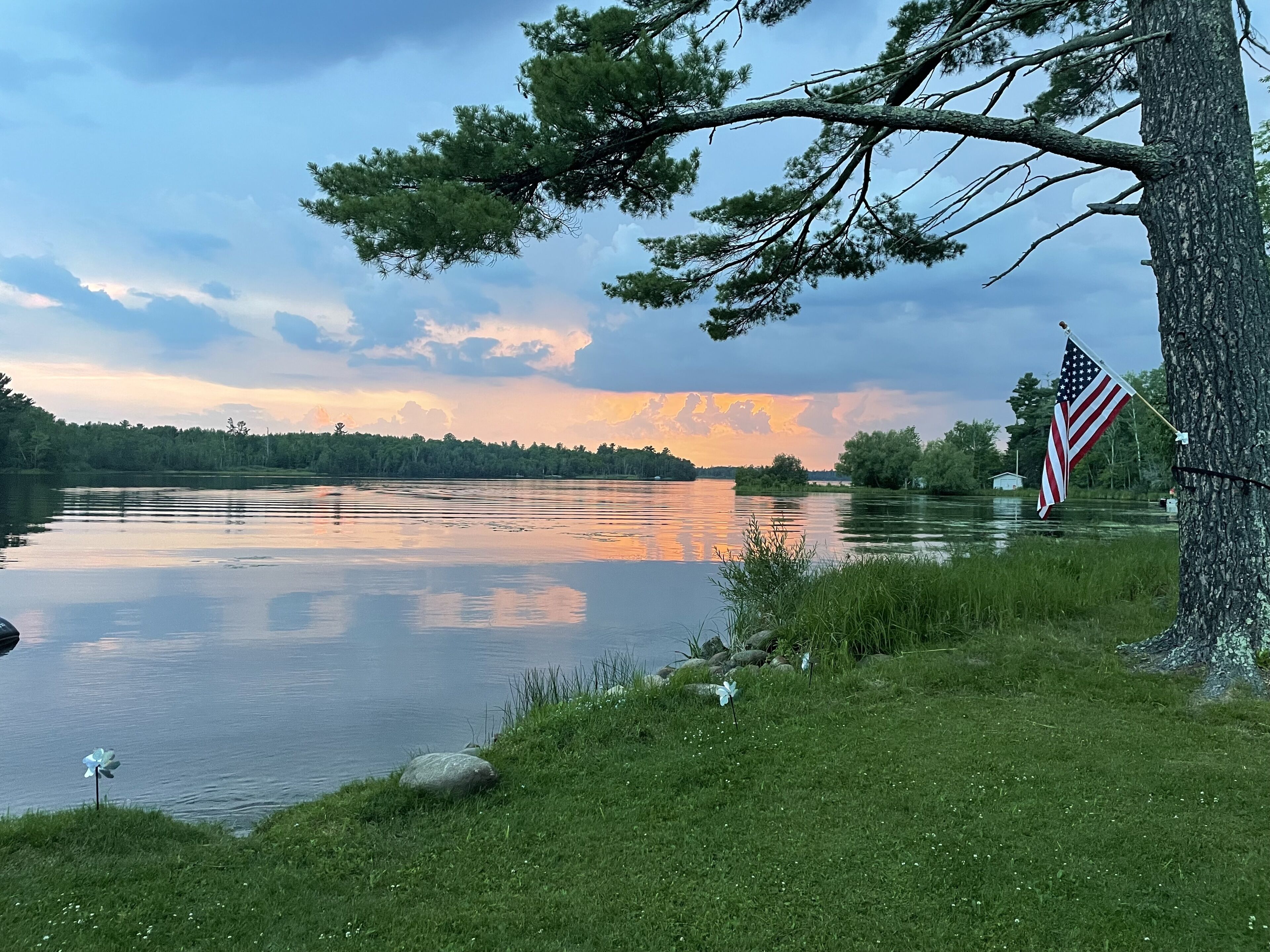 Lonely Pine Lodge On Strand Lake. Pet Friendly.