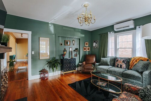 Downtown Luxe: Luxury Vintage + Downtown