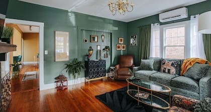 Downtown Luxe: Luxury Vintage + Downtown