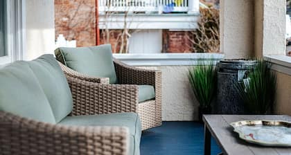 Downtown Luxe: Luxury Vintage + Downtown