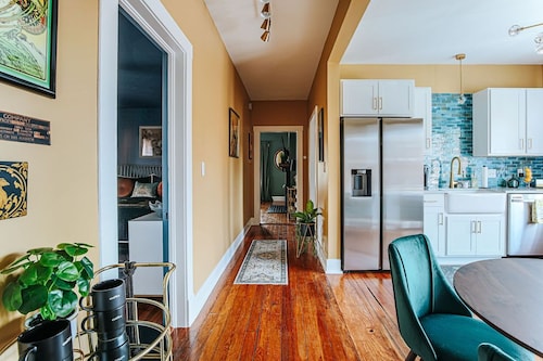 Downtown Luxe: Luxury Vintage + Downtown