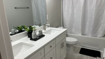 Towels, soap, shampoo, toilet paper