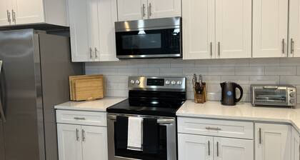 Enjoy this new home in the university area located 10 min from Northlake mall.