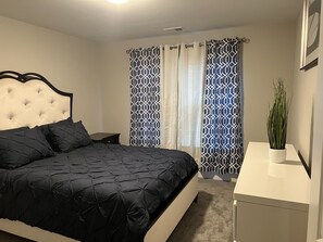 4 bedrooms, iron/ironing board, WiFi, bed sheets
