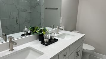 Towels, soap, shampoo, toilet paper