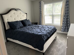 4 bedrooms, iron/ironing board, WiFi, bed sheets - Enjoy this new home in the university area located 10 min from Northlake mall. (Charlotte)