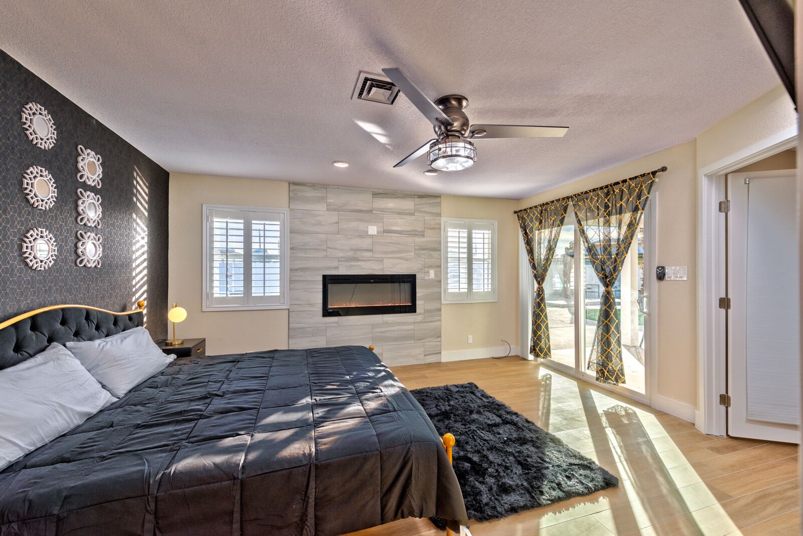 6 bedrooms, desk, iron/ironing board, WiFi