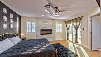 6 bedrooms, desk, iron/ironing board, WiFi