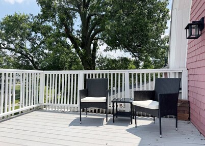 Birthday Suite / 1 BD/1BA Apt in Holiday House