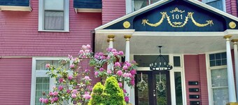 Birthday Suite / 1 BD/1BA Apt in Holiday House