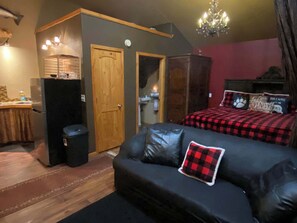 TV, DVD player, stereo - Bear Cabin-Gunning Cabin Rentals (Soldotna)