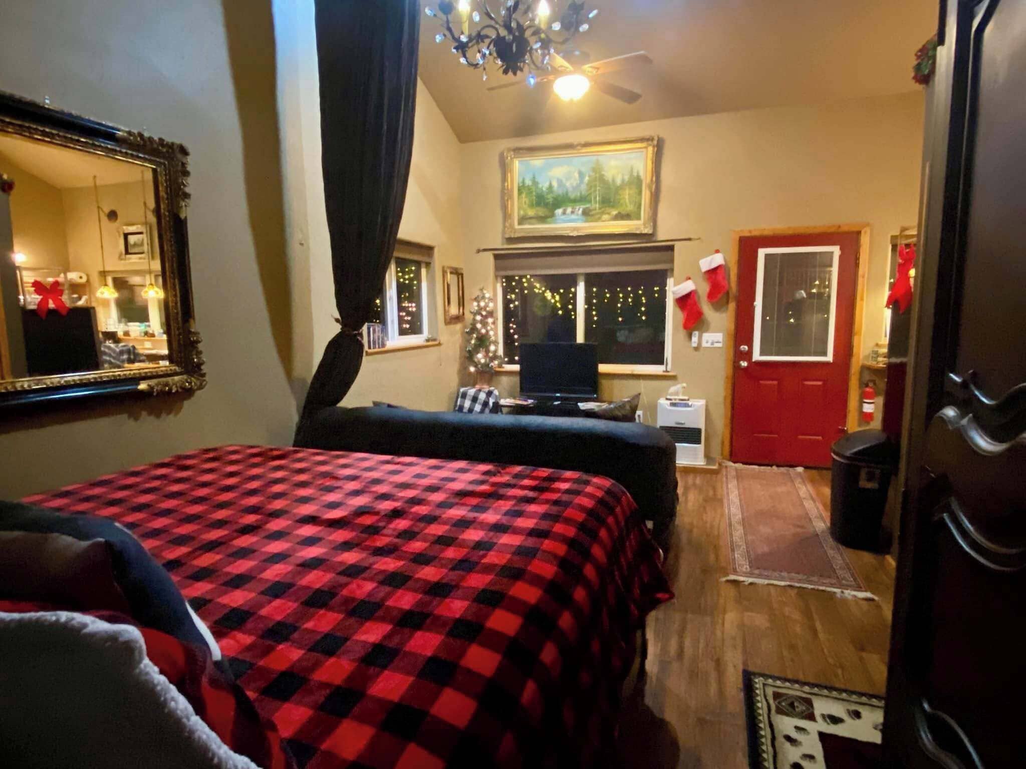 1 habitación, tabla de planchar con plancha, wifi gratis y ropa de cama 