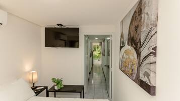 Departamento familiar, 2 habitaciones, vista a la montaña | Tabla de planchar con plancha y ropa de cama