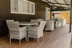 Family Apartment, 2 Bedrooms, Lagoon View | Living area - Mangoya Lounge (Barberena)