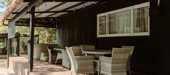 มันโกย่า ลาว์นจ์