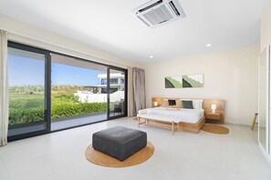 4 bedrooms, iron/ironing board, WiFi - High-End Villa ~ Walk to Beach ~ Pool ~ Ocean View (Malmok)