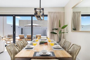Dining - High-End Villa ~ Walk to Beach ~ Pool ~ Ocean View (Malmok)