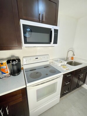Private kitchen - Amazing Cozy Studio Full Kitchen 1queen bed (Orlando)
