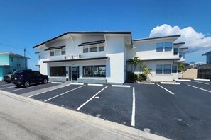 Exterior - Cozy 1 Bedroom Getaway • Walk to Clearwater Beach (Clearwater)