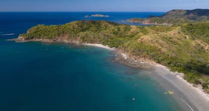 Las Catalinas - Studio Cazenovia centrally located, short walk to beach