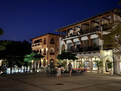 Las Catalinas - Studio Cazenovia centrally located, short walk to beach