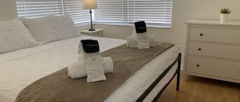 1 slaapkamer, een strijkplank/strijkijzer, wifi, beddengoed