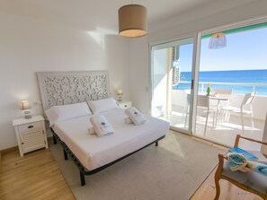 2 chambres, fer et planche à repasser, Wi-Fi gratuit, draps fournis