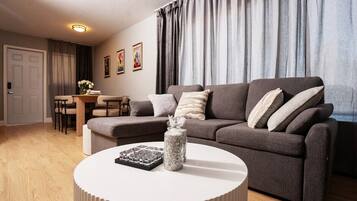 Smart-TV, BĂŒcher, Stereoanlage