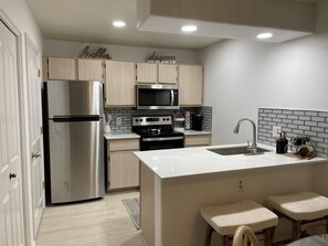Fridge, microwave, oven, stovetop - Newly renovated Catalina condo, heated pool, pet-friendly. (Tucson)