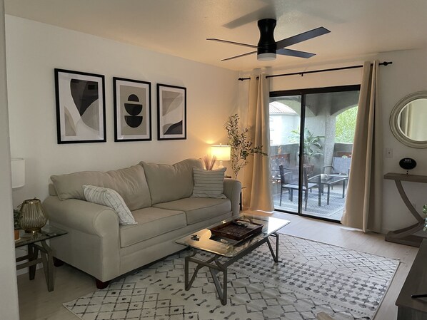 TV - Newly renovated Catalina condo, heated pool, pet-friendly. (Tucson)