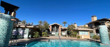 室內泳池、室外泳池