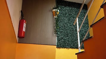 TV 28 polegadas com canais via satélite