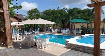 Hermosa Villa con Piscina y Vista a la Montaña, Cerca del Centro de Santiago