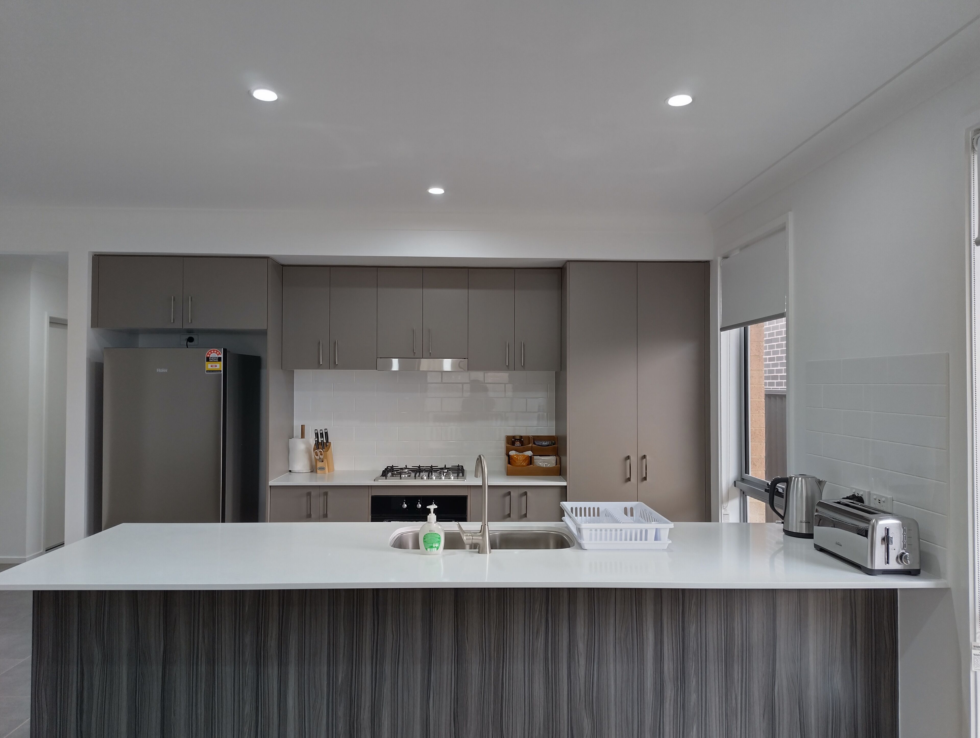 Kjøleskap, mikrobølgeovn, ovn og oppvaskmaskin