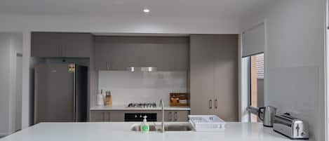 Frigorífic, microones, forn i rentaplats