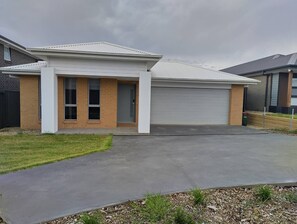 Exterior - Homey Holiday House (Gregory Hills)