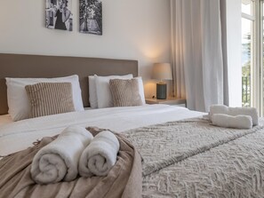 2 bedrooms, iron/ironing board, internet, bed sheets