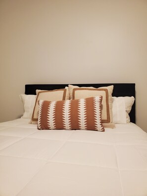 1 soverom, safe på rommet, strykejern/-brett og wi-fi (inkludert)