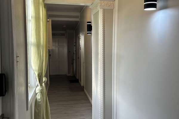 40-inch flat-screen TV with digital channels, Hulu, streaming services