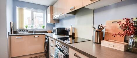 Refrigerador, microondas, horno, placa de cocina