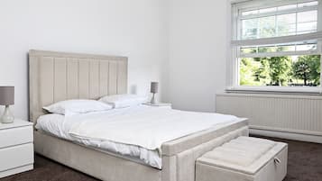 4 bedrooms, iron/ironing board, WiFi, bed sheets
