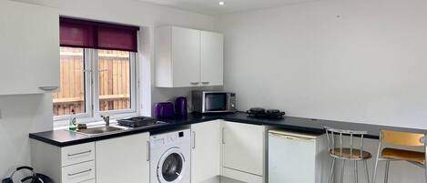 冷蔵庫、電子レンジ、コンロ、トースター