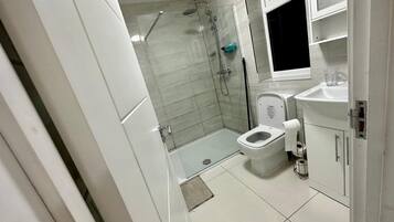 淋浴設備、風筒、提供毛巾