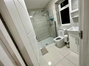 Doccia, asciugacapelli, asciugamani