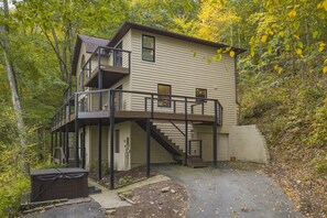 Exterior - Panoramic Mountain View, Hot Tub, Close to Downtown (Asheville)