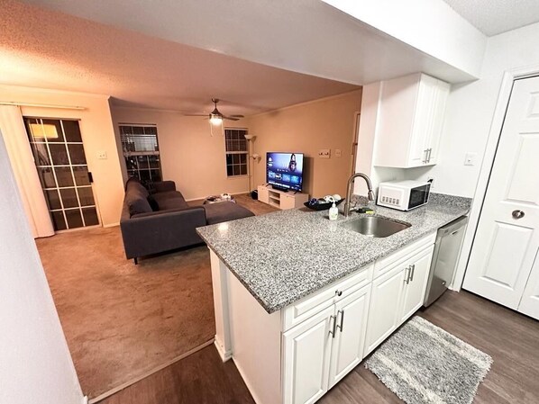 Interior - Cozy apartment next to Fairfax Corner & close to GMU! (Fairfax)