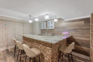 Interior - Ping-pong | 10-min to NC State | Fire Pit | BBQ (Raleigh)